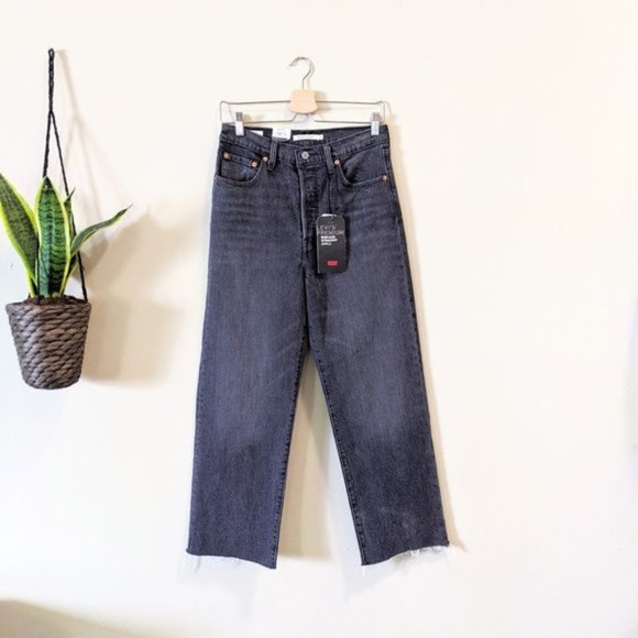 NWT Levi's Ribcage Straight Frayed Raw Hem Jean - Picture 2 of 6
